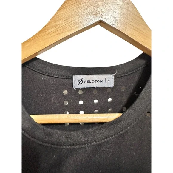 Peloton Black Sleeveless Athletic Tank Top Women's Size S Perforated Detail - Picture 3 of 4